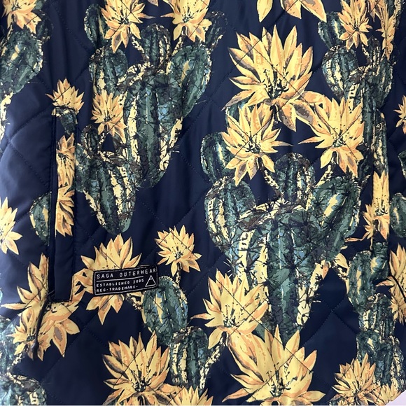 SAGA Quilted Hoodie Jacket | Women’s Small | Black Floral Print - Picture 4 of 9